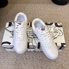 硬货,我家侧边都有挂标 不是市场普通版本 CELINE & REEBOK|阿普瑞风联名Celine思琳 & Reebok 硬货,我家侧边都有挂标 不是市场普通版本 CELINE & REEBOK|阿普瑞风联名Celine思琳 & Reebok