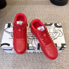 硬货,我家侧边都有挂标 不是市场普通版本 CELINE & REEBOK|阿普瑞风联名Celine思琳 & Reebok 硬货,我家侧边都有挂标 不是市场普通版本 CELINE & REEBOK|阿普瑞风联名Celine思琳 & Reebok