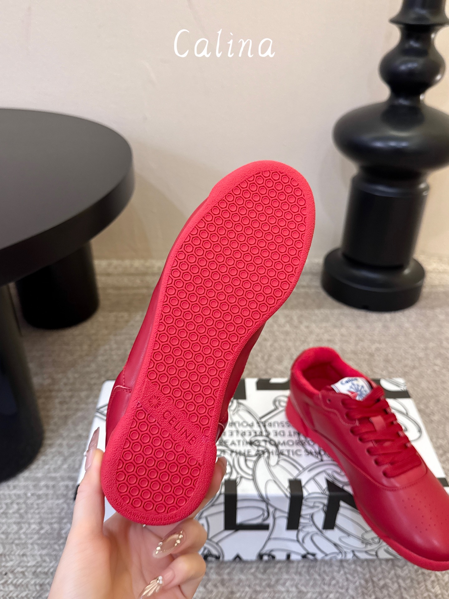 硬货,我家侧边都有挂标 不是市场普通版本 CELINE & REEBOK|阿普瑞风联名Celine思琳 & Reebok 硬货,我家侧边都有挂标 不是市场普通版本 CELINE & REEBOK|阿普瑞风联名Celine思琳 & Reebok