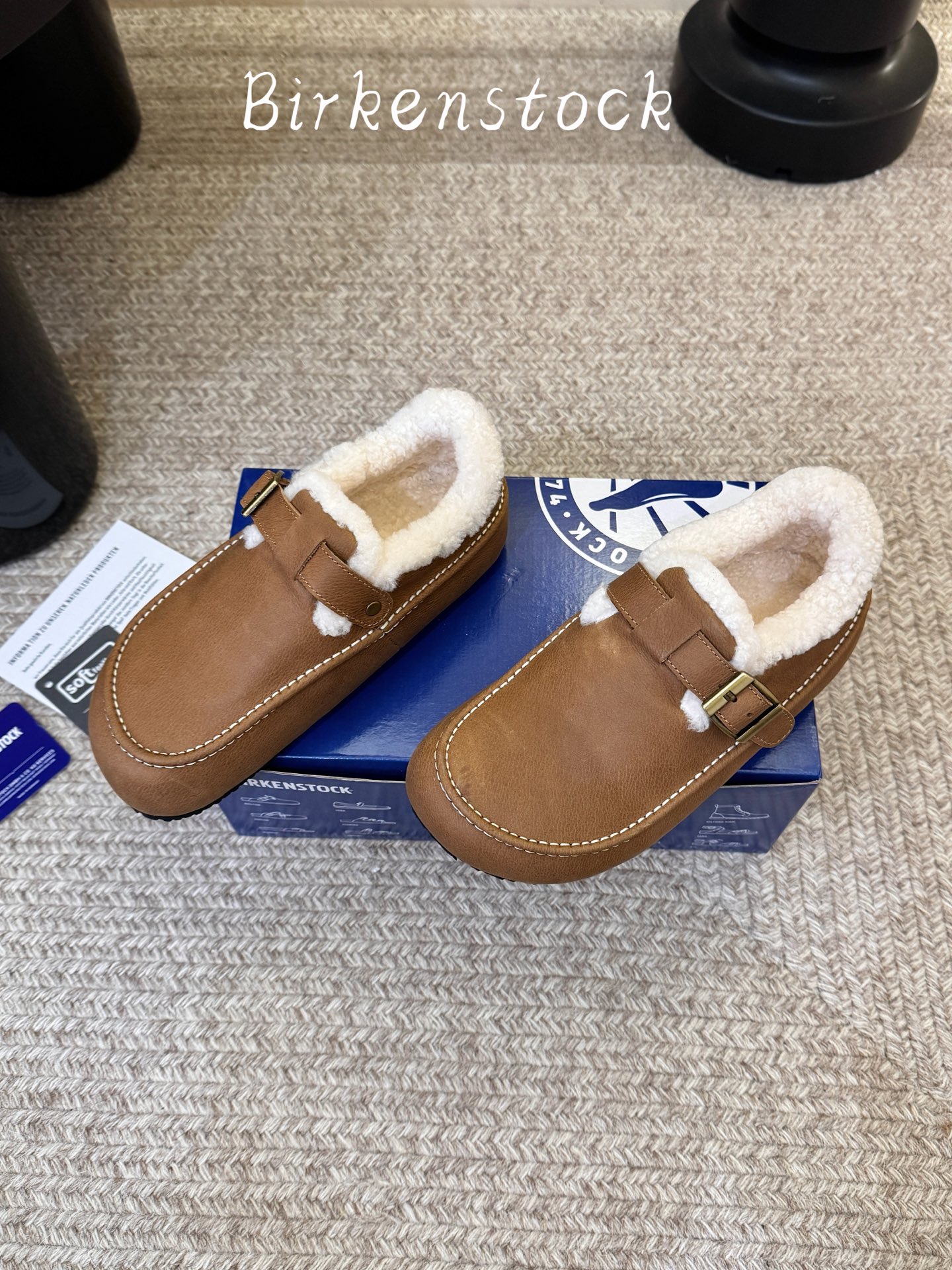 BIRKENSTOC*26ss秋冬新款勃肯鞋 自带松弛复古氛围感,利落的包头穆勒版型,搭配金属搭扣点缀,慵懒气质直接拉满 BIRKENSTOC*26ss秋冬新款勃肯鞋 自带松弛复古氛围感,利落的包头穆勒版型,搭配金属搭扣点缀,慵懒气质直接拉满