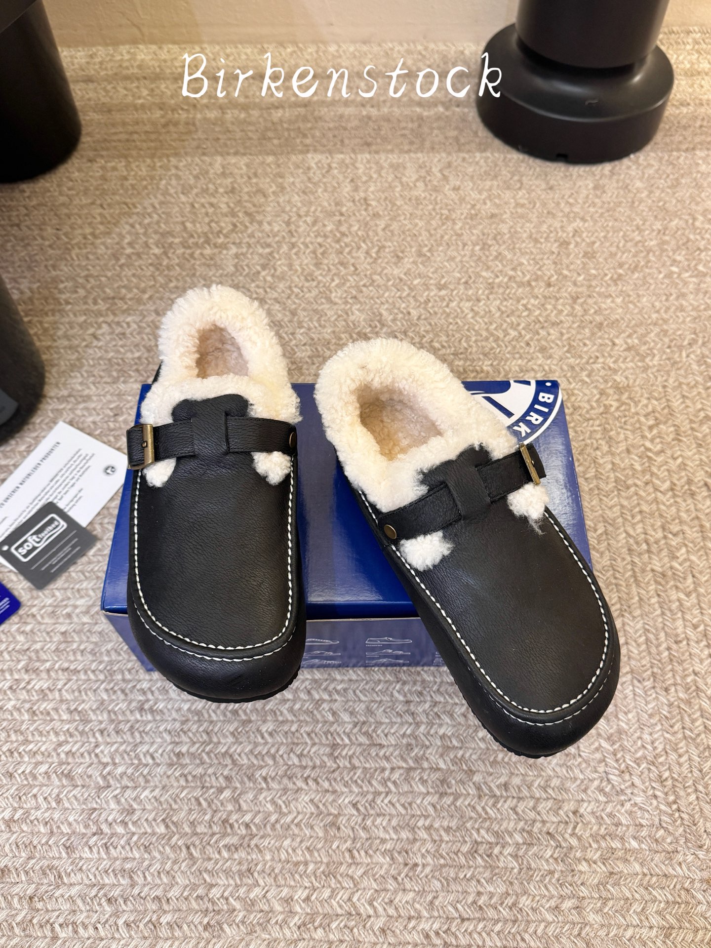 BIRKENSTOC*26ss秋冬新款勃肯鞋 自带松弛复古氛围感,利落的包头穆勒版型,搭配金属搭扣点缀,慵懒气质直接拉满 BIRKENSTOC*26ss秋冬新款勃肯鞋 自带松弛复古氛围感,利落的包头穆勒版型,搭配金属搭扣点缀,慵懒气质直接拉满