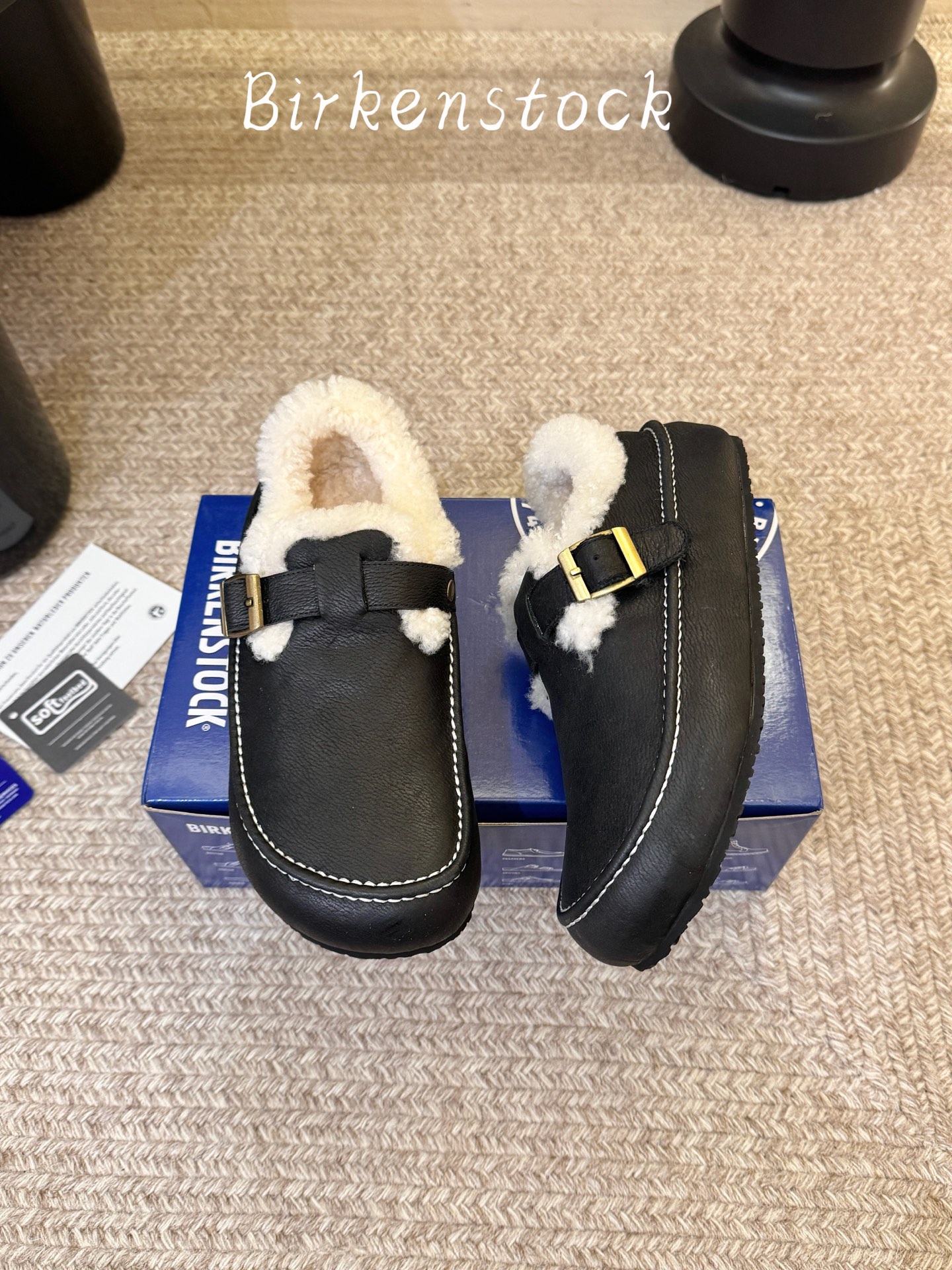 BIRKENSTOC*26ss秋冬新款勃肯鞋 自带松弛复古氛围感,利落的包头穆勒版型,搭配金属搭扣点缀,慵懒气质直接拉满 BIRKENSTOC*26ss秋冬新款勃肯鞋 自带松弛复古氛围感,利落的包头穆勒版型,搭配金属搭扣点缀,慵懒气质直接拉满