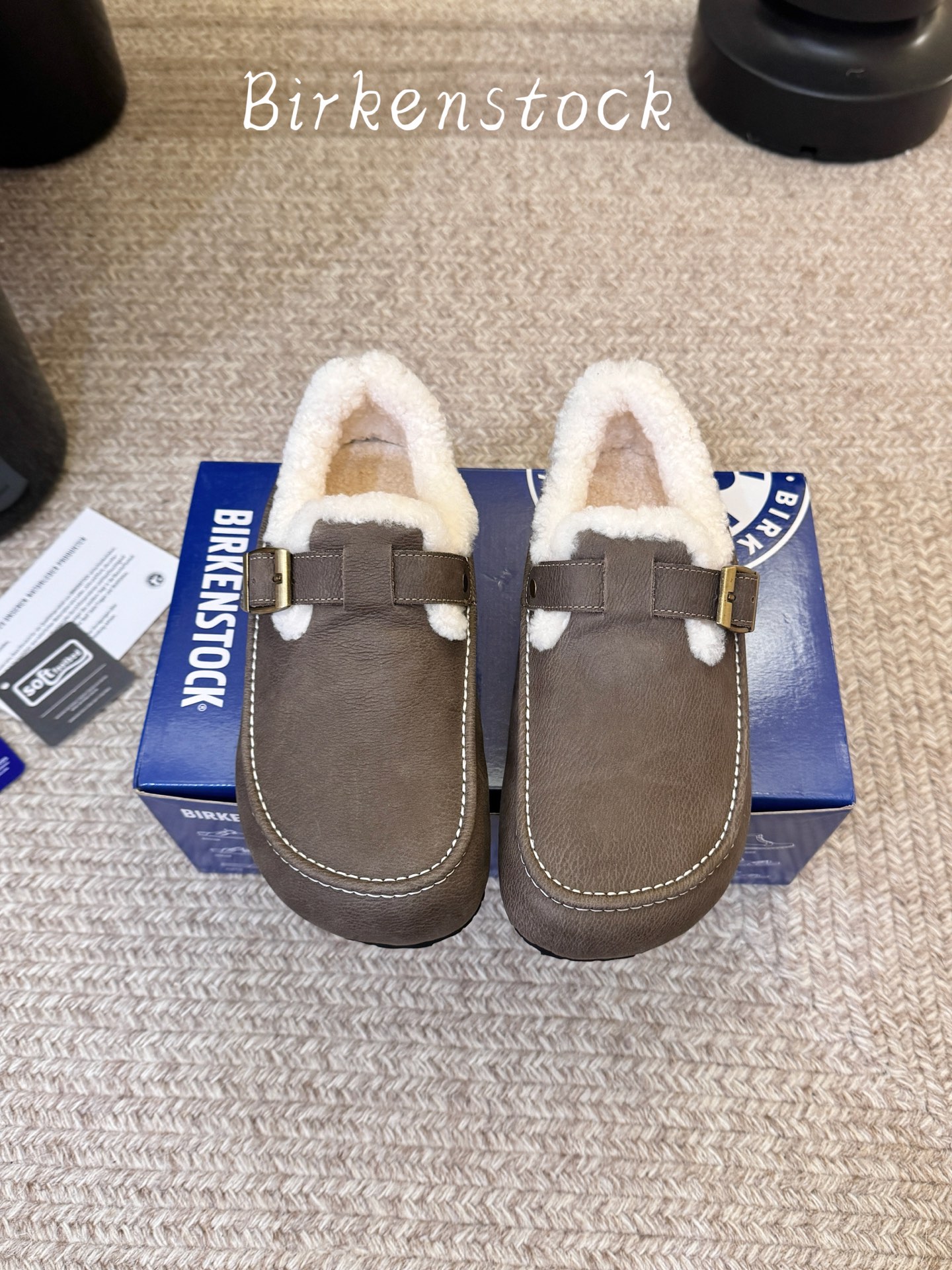 BIRKENSTOC*26ss秋冬新款勃肯鞋 自带松弛复古氛围感，利落的包头穆勒版型，搭配金属搭扣点缀，慵懒气质直接拉满