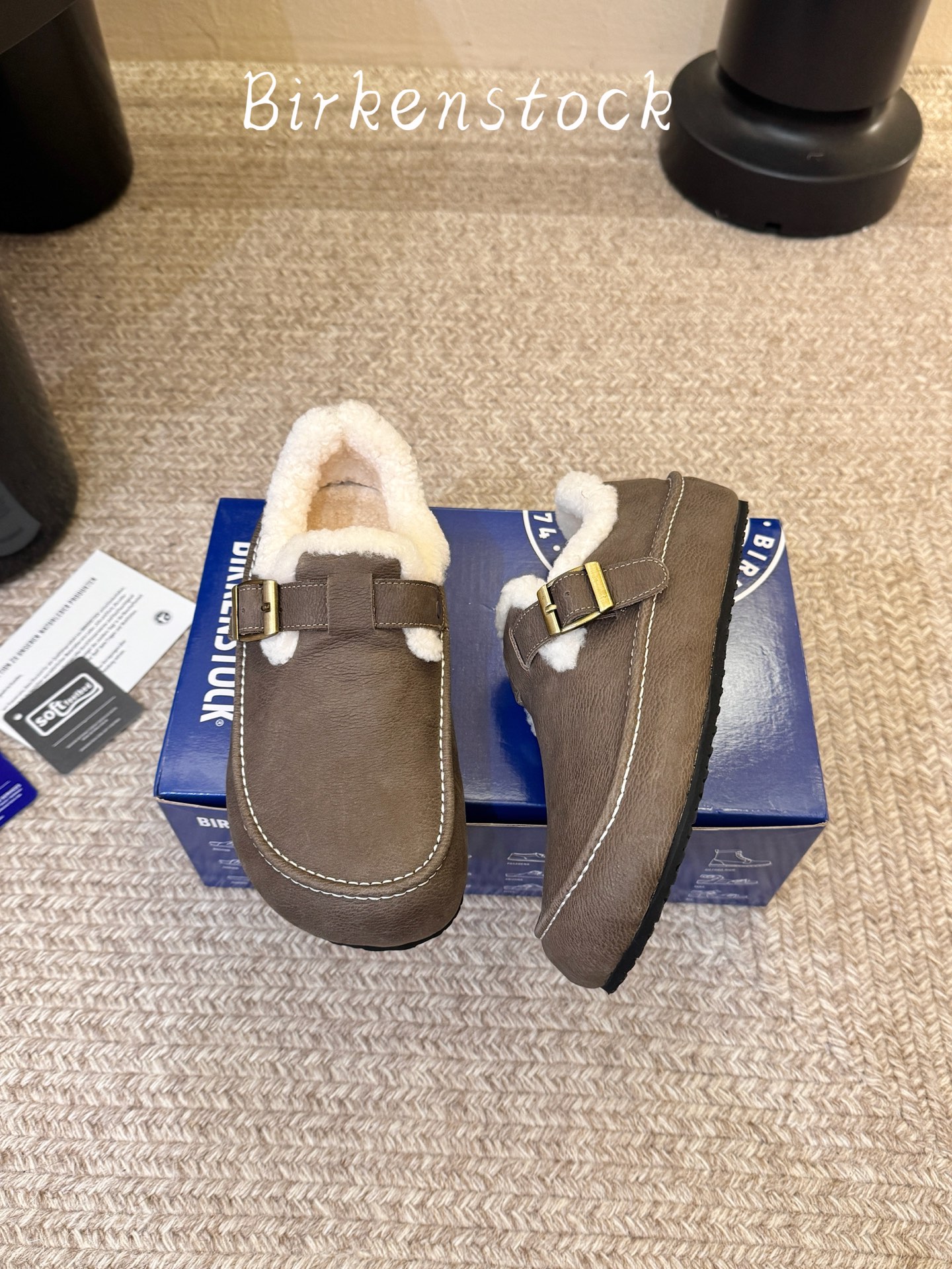 BIRKENSTOC*26ss秋冬新款勃肯鞋 自带松弛复古氛围感，利落的包头穆勒版型，搭配金属搭扣点缀，慵懒气质直接拉满