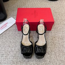 VALENTINO华伦天奴凉鞋经典凉鞋春夏VLOGO SIGNATURE鞋型线条流畅.版型超赞上脚舒适.增高.显瘦.拉长 VALENTINO华伦天奴凉鞋经典凉鞋春夏VLOGO SIGNATURE鞋型线条流畅.版型超赞上脚舒适.增高.显瘦.拉长