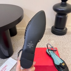 VALENTINO华伦天奴凉鞋经典凉鞋春夏VLOGO SIGNATURE鞋型线条流畅.版型超赞上脚舒适.增高.显瘦.拉长 VALENTINO华伦天奴凉鞋经典凉鞋春夏VLOGO SIGNATURE鞋型线条流畅.版型超赞上脚舒适.增高.显瘦.拉长