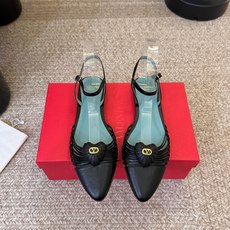 VALENTINO华伦天奴凉鞋经典凉鞋春夏VLOGO SIGNATURE鞋型线条流畅.版型超赞上脚舒适.增高.显瘦.拉长 VALENTINO华伦天奴凉鞋经典凉鞋春夏VLOGO SIGNATURE鞋型线条流畅.版型超赞上脚舒适.增高.显瘦.拉长