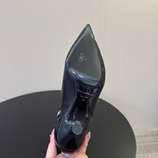Alexander Wang/亚力山大.王 秋冬新款 新品纽约时装周侧拉链短靴 ins风新款推出—— 这款继续延续了大王 Alexander Wang/亚力山大.王 秋冬新款 新品纽约时装周侧拉链短靴 ins风新款推出—— 这款继续延续了大王