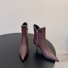 Alexander Wang/亚力山大.王 秋冬新款 新品纽约时装周侧拉链短靴 ins风新款推出—— 这款继续延续了大王 Alexander Wang/亚力山大.王 秋冬新款 新品纽约时装周侧拉链短靴 ins风新款推出—— 这款继续延续了大王