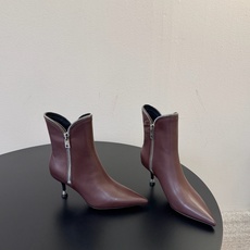 Alexander Wang/亚力山大.王 秋冬新款 新品纽约时装周侧拉链短靴 ins风新款推出—— 这款继续延续了大王 Alexander Wang/亚力山大.王 秋冬新款 新品纽约时装周侧拉链短靴 ins风新款推出—— 这款继续延续了大王