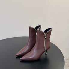 Alexander Wang/亚力山大.王 秋冬新款 新品纽约时装周侧拉链短靴 ins风新款推出—— 这款继续延续了大王 Alexander Wang/亚力山大.王 秋冬新款 新品纽约时装周侧拉链短靴 ins风新款推出—— 这款继续延续了大王