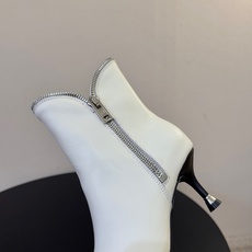 Alexander Wang/亚力山大.王 秋冬新款 新品纽约时装周侧拉链短靴 ins风新款推出—— 这款继续延续了大王 Alexander Wang/亚力山大.王 秋冬新款 新品纽约时装周侧拉链短靴 ins风新款推出—— 这款继续延续了大王