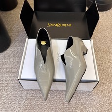 Saint Lauren*YSL新款尖头奶奶鞋 利落尖头线条自带复古优雅气场。经典黑白配色沉稳大气,明黄撞色明媚吸睛,两 Saint Lauren*YSL新款尖头奶奶鞋 利落尖头线条自带复古优雅气场。经典黑白配色沉稳大气,明黄撞色明媚吸睛,两