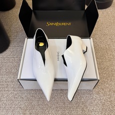 Saint Lauren*YSL新款尖头奶奶鞋 利落尖头线条自带复古优雅气场。经典黑白配色沉稳大气,明黄撞色明媚吸睛,两 Saint Lauren*YSL新款尖头奶奶鞋 利落尖头线条自带复古优雅气场。经典黑白配色沉稳大气,明黄撞色明媚吸睛,两