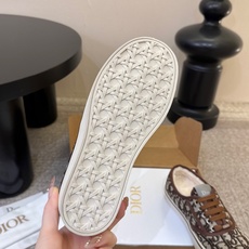 毛里 Dio*26SS春夏新款老花一脚蹬乐福鞋 它的设计自带辨识度,标志性的老花图案低调又有质感,不用多余装饰就能彰显格 毛里 Dio*26SS春夏新款老花一脚蹬乐福鞋 它的设计自带辨识度,标志性的老花图案低调又有质感,不用多余装饰就能彰显格