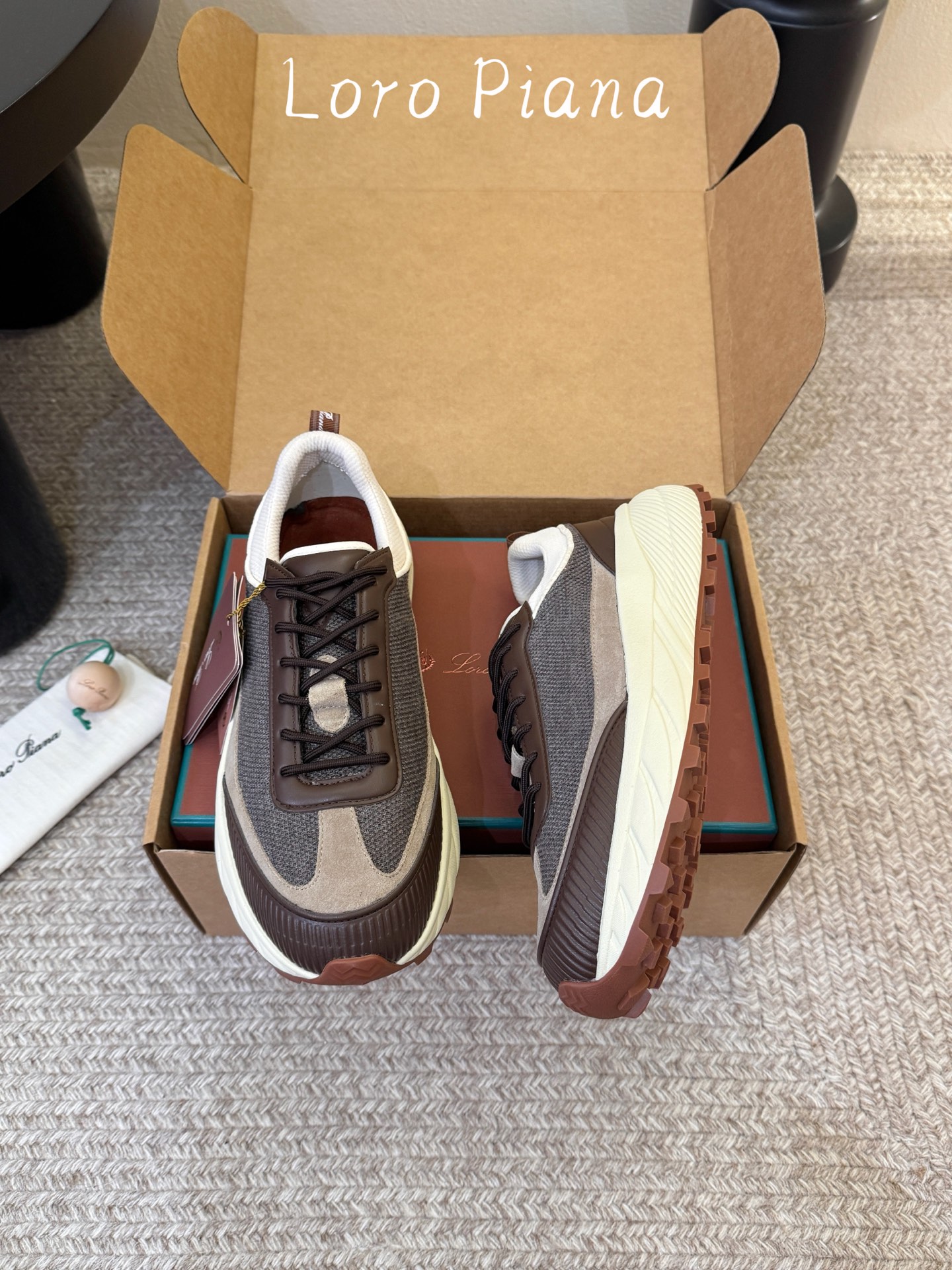 男款 Loro Piana x NewBalance 联名款LP x NB 990v6系列复古 休闲 运动鞋 原版购入开 男款 Loro Piana x NewBalance 联名款LP x NB 990v6系列复古 休闲 运动鞋 原版购入开