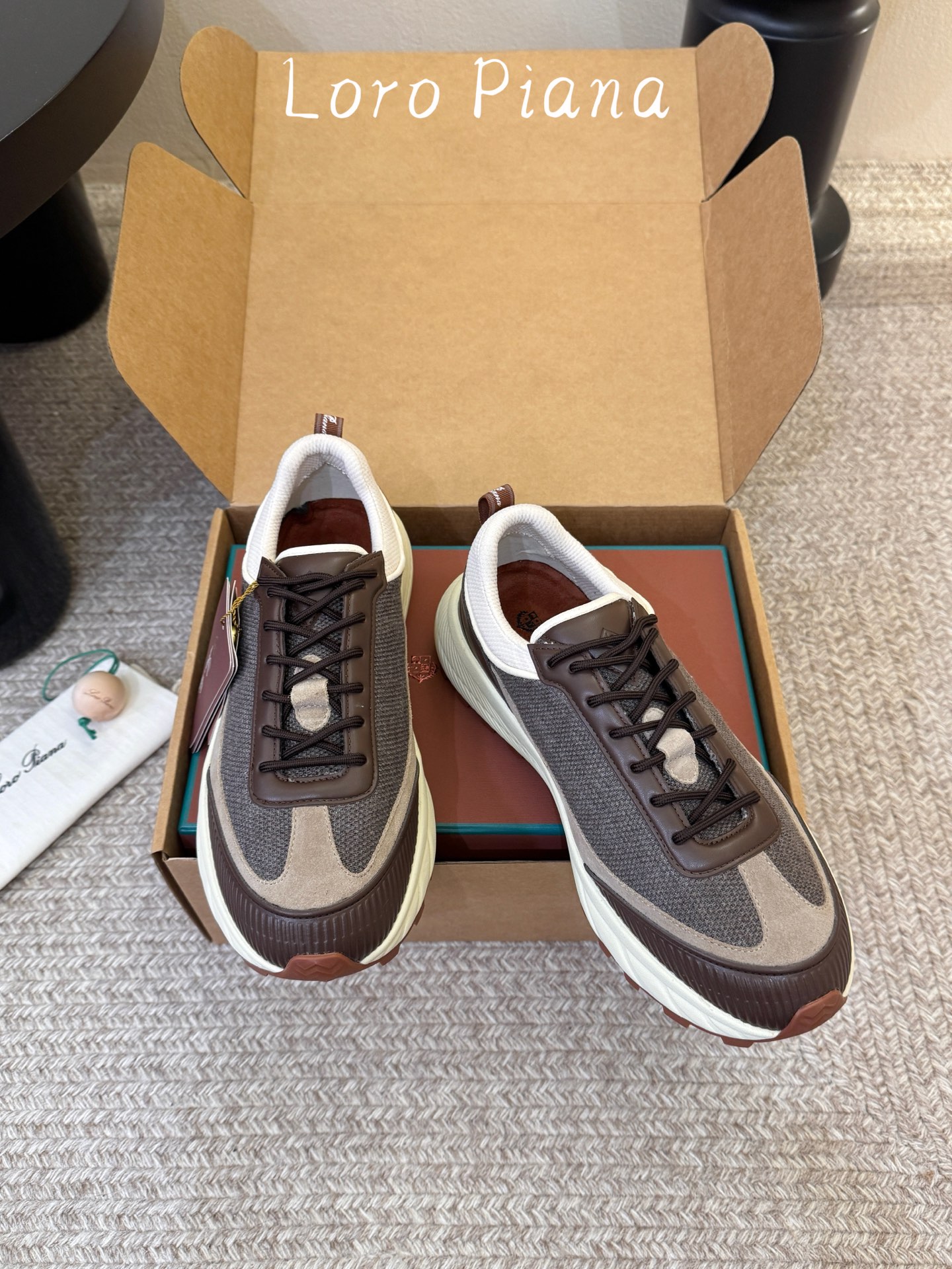 男款 Loro Piana x NewBalance 联名款LP x NB 990v6系列复古 休闲 运动鞋 原版购入开 男款 Loro Piana x NewBalance 联名款LP x NB 990v6系列复古 休闲 运动鞋 原版购入开