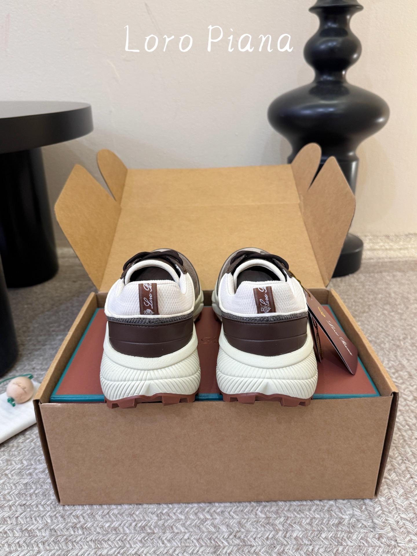 男款 Loro Piana x NewBalance 联名款LP x NB 990v6系列复古 休闲 运动鞋 原版购入开 男款 Loro Piana x NewBalance 联名款LP x NB 990v6系列复古 休闲 运动鞋 原版购入开