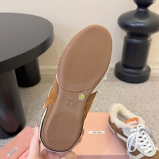毛里 MiuMiu缪缪最新走秀款复古德训鞋 毛里 MiuMiu缪缪最新走秀款复古德训鞋