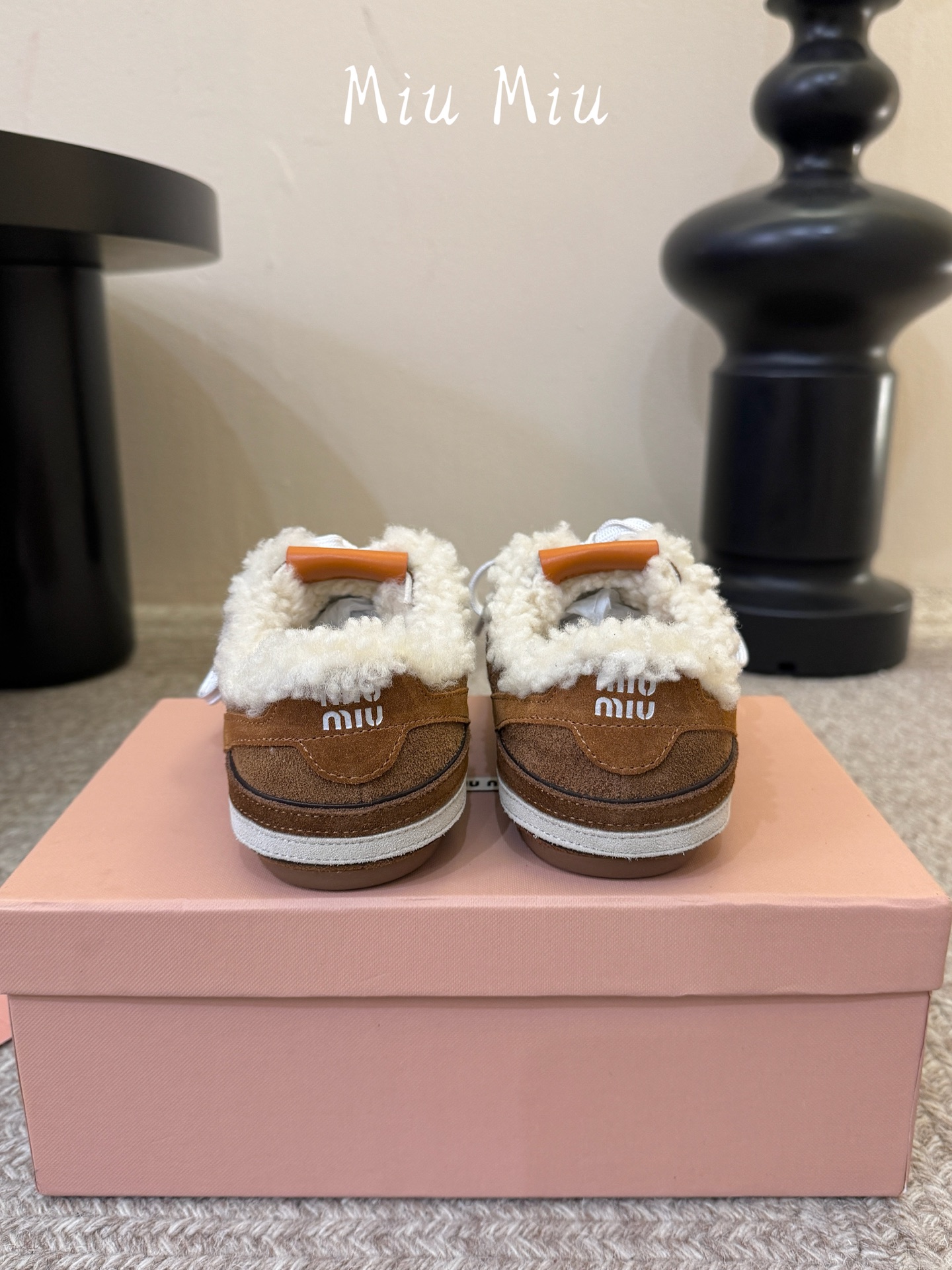 毛里 MiuMiu缪缪最新走秀款复古德训鞋 毛里 MiuMiu缪缪最新走秀款复古德训鞋