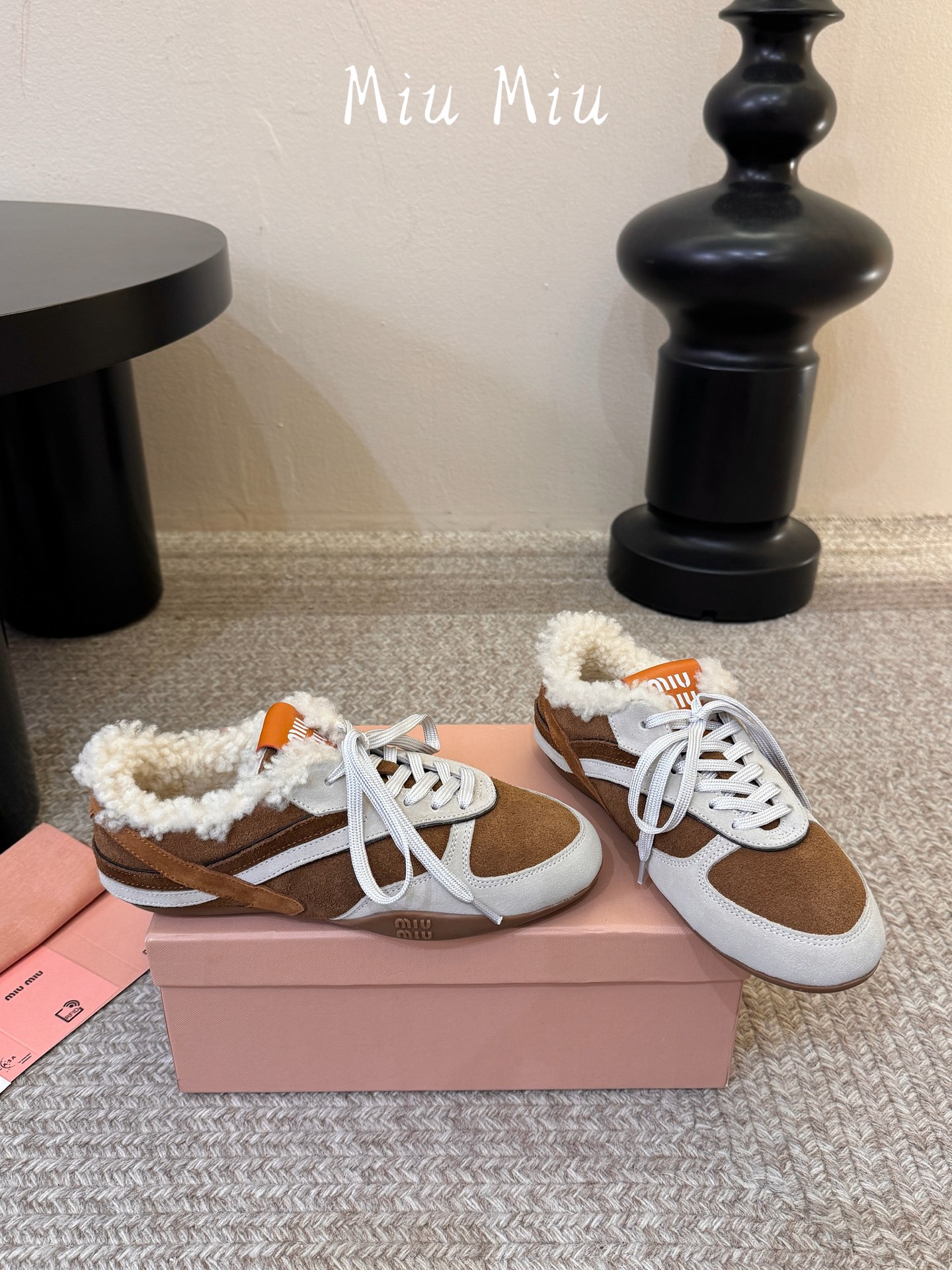 毛里 MiuMiu缪缪最新走秀款复古德训鞋 毛里 MiuMiu缪缪最新走秀款复古德训鞋