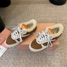 毛里 MiuMiu缪缪最新走秀款复古德训鞋 毛里 MiuMiu缪缪最新走秀款复古德训鞋