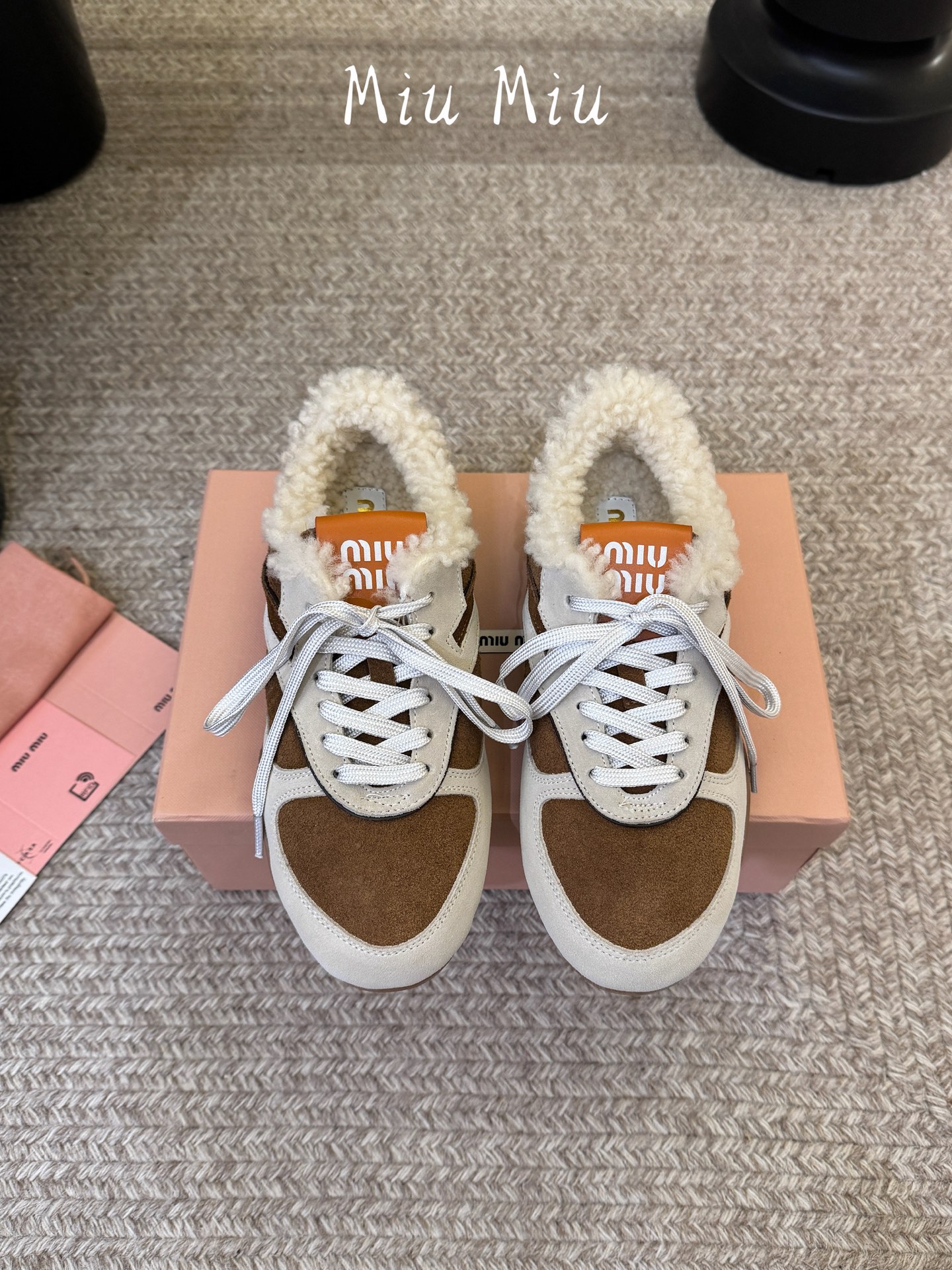 毛里 MiuMiu缪缪最新走秀款复古德训鞋                                       