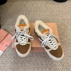 毛里 MiuMiu缪缪最新走秀款复古德训鞋 毛里 MiuMiu缪缪最新走秀款复古德训鞋