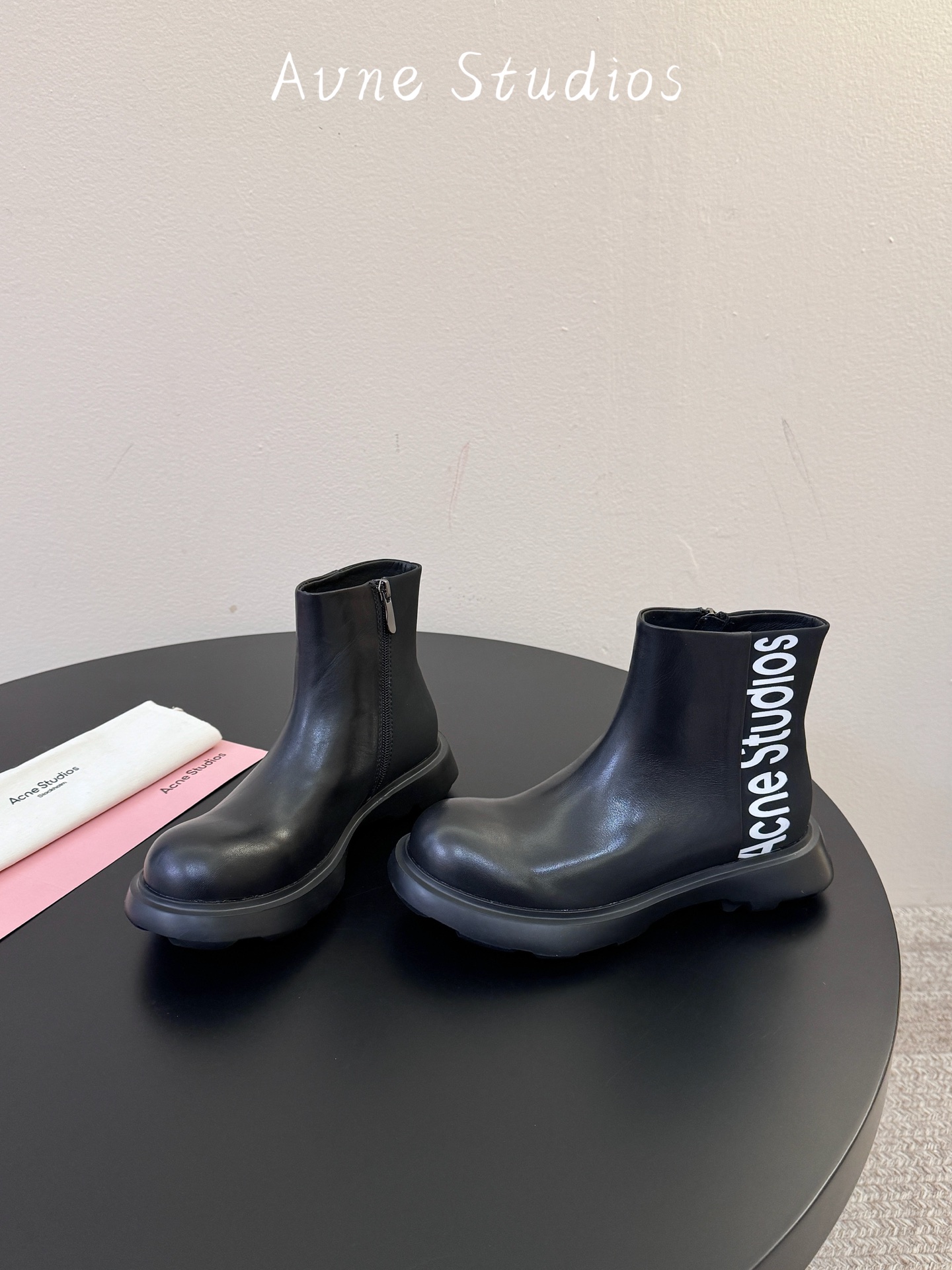 Acne Studio✨秋冬本命厚底马丁靴｜甜酷氛围感拉满 被这双大头马丁靴狠狠戳中审美💫圆润大头鞋型可爱又复古，软乎乎