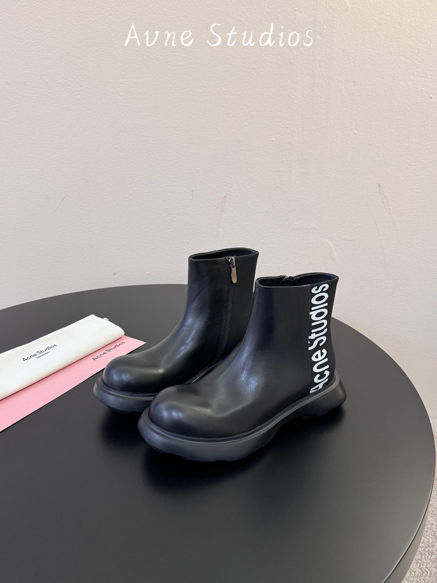 Acne Studio✨秋冬本命厚底马丁靴｜甜酷氛围感拉满 被这双大头马丁靴狠狠戳中审美💫圆润大头鞋型可爱又复古，软乎乎