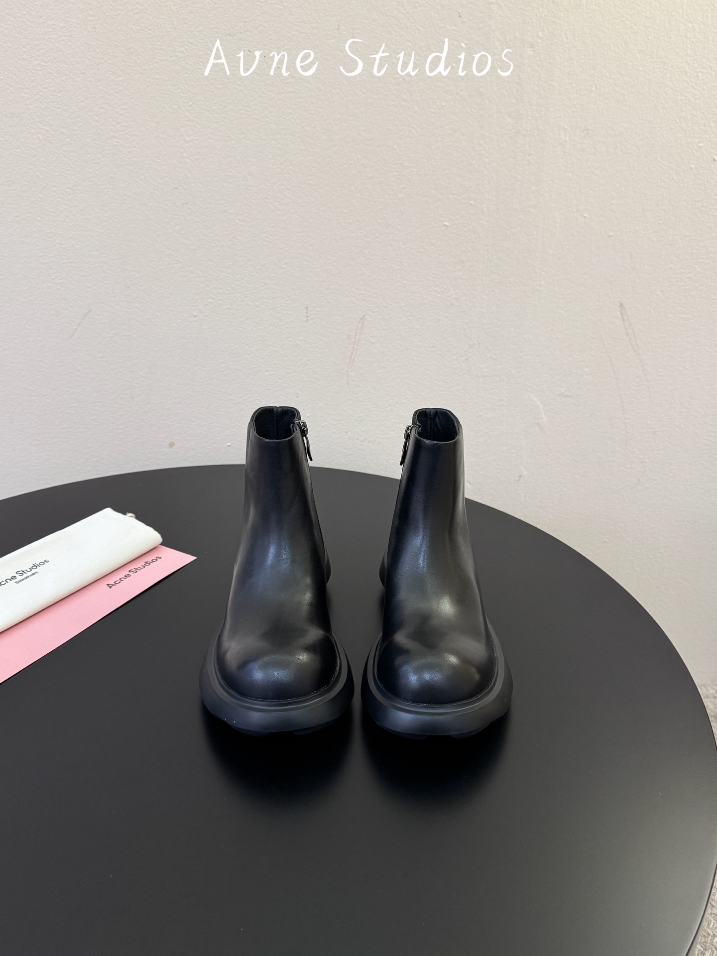 Acne Studio✨秋冬本命厚底马丁靴｜甜酷氛围感拉满 被这双大头马丁靴狠狠戳中审美💫圆润大头鞋型可爱又复古，软乎乎