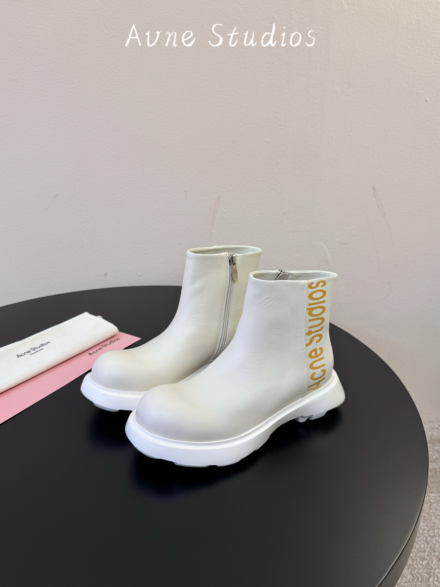 Acne Studio✨秋冬本命厚底马丁靴｜甜酷氛围感拉满 被这双大头马丁靴狠狠戳中审美💫圆润大头鞋型可爱又复古，软乎乎