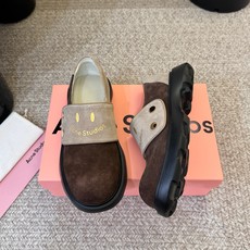 Acne Studio*26ss新款笑脸德训鞋 自带松弛复古文艺氛围感的翻盖德训,圆润流畅的复古鞋型,鞋身线条柔和随性, Acne Studio*26ss新款笑脸德训鞋 自带松弛复古文艺氛围感的翻盖德训,圆润流畅的复古鞋型,鞋身线条柔和随性,