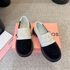 Acne Studio*26ss新款笑脸德训鞋 自带松弛复古文艺氛围感的翻盖德训,圆润流畅的复古鞋型,鞋身线条柔和随性, Acne Studio*26ss新款笑脸德训鞋 自带松弛复古文艺氛围感的翻盖德训,圆润流畅的复古鞋型,鞋身线条柔和随性,