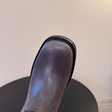 顶级 Miu Miu fw26 new arrival~压花高筒骑士靴西部复古感拉满的秋冬神靴,面质感柔和,光泽低调有层 顶级 Miu Miu fw26 new arrival~压花高筒骑士靴西部复古感拉满的秋冬神靴,面质感柔和,光泽低调有层