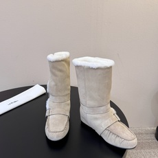 Unfoli*26ss早秋新款搭扣毛边加绒中筒雪地靴 自带松弛复古文艺氛围感,带有内高,毛茸茸靴口温柔又有腔调,随性又不 Unfoli*26ss早秋新款搭扣毛边加绒中筒雪地靴 自带松弛复古文艺氛围感,带有内高,毛茸茸靴口温柔又有腔调,随性又不