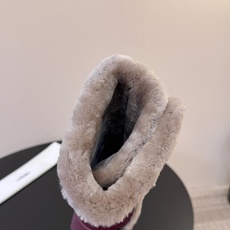 Unfoli*26ss早秋新款搭扣毛边加绒中筒雪地靴 自带松弛复古文艺氛围感,带有内高,毛茸茸靴口温柔又有腔调,随性又不 Unfoli*26ss早秋新款搭扣毛边加绒中筒雪地靴 自带松弛复古文艺氛围感,带有内高,毛茸茸靴口温柔又有腔调,随性又不