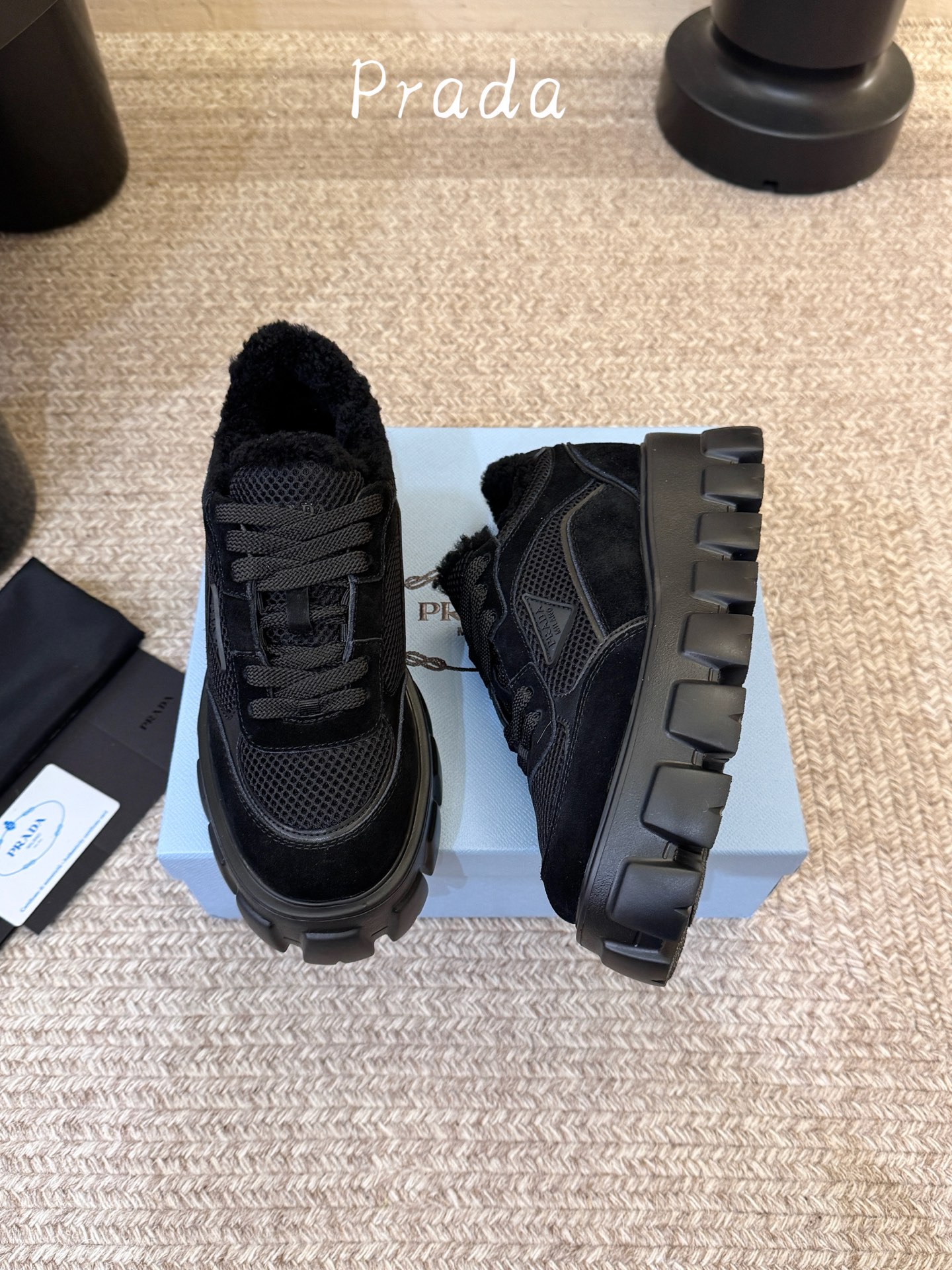 毛里 Prada 普拉达 26Fw秋季新款Monolith绒面皮革与网眼织物运动鞋超软松糕厚底系带网面休闲鞋 这款前卫新 毛里 Prada 普拉达 26Fw秋季新款Monolith绒面皮革与网眼织物运动鞋超软松糕厚底系带网面休闲鞋 这款前卫新