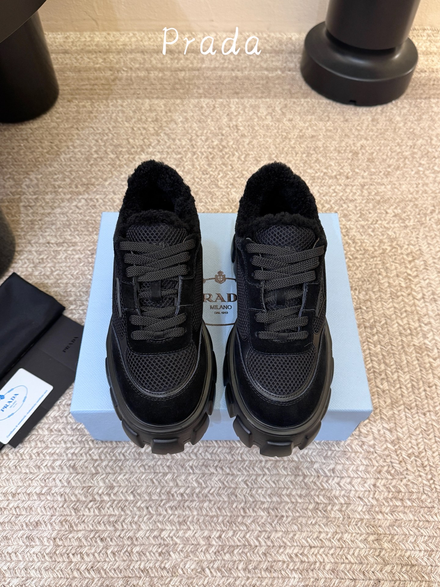 毛里 Prada 普拉达 26Fw秋季新款Monolith绒面皮革与网眼织物运动鞋超软松糕厚底系带网面休闲鞋 这款前卫新
