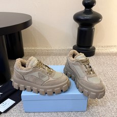 毛里 Prada 普拉达 26Fw秋季新款Monolith绒面皮革与网眼织物运动鞋超软松糕厚底系带网面休闲鞋 这款前卫新 毛里 Prada 普拉达 26Fw秋季新款Monolith绒面皮革与网眼织物运动鞋超软松糕厚底系带网面休闲鞋 这款前卫新