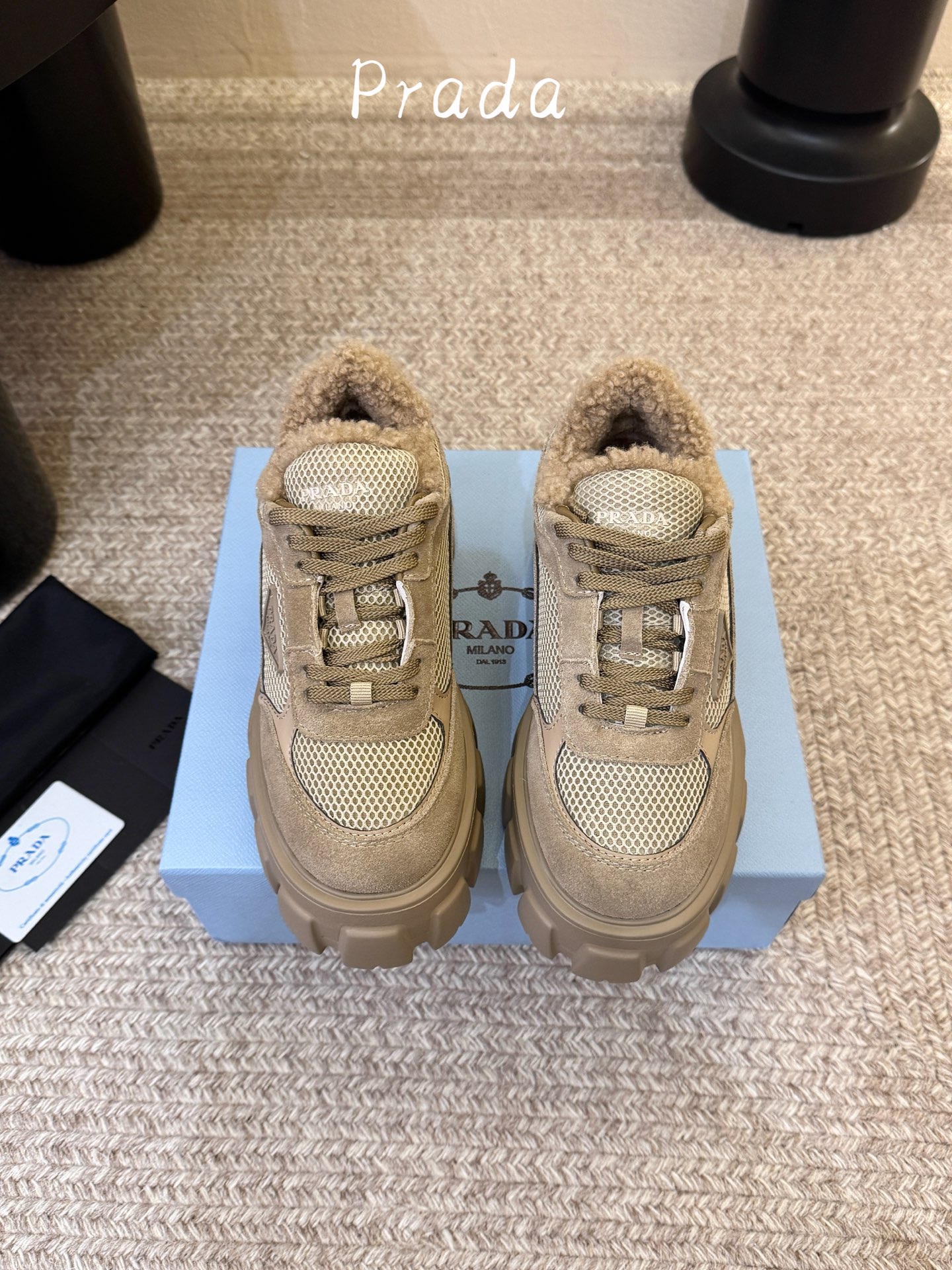 毛里 Prada 普拉达 26Fw秋季新款Monolith绒面皮革与网眼织物运动鞋超软松糕厚底系带网面休闲鞋 这款前卫新