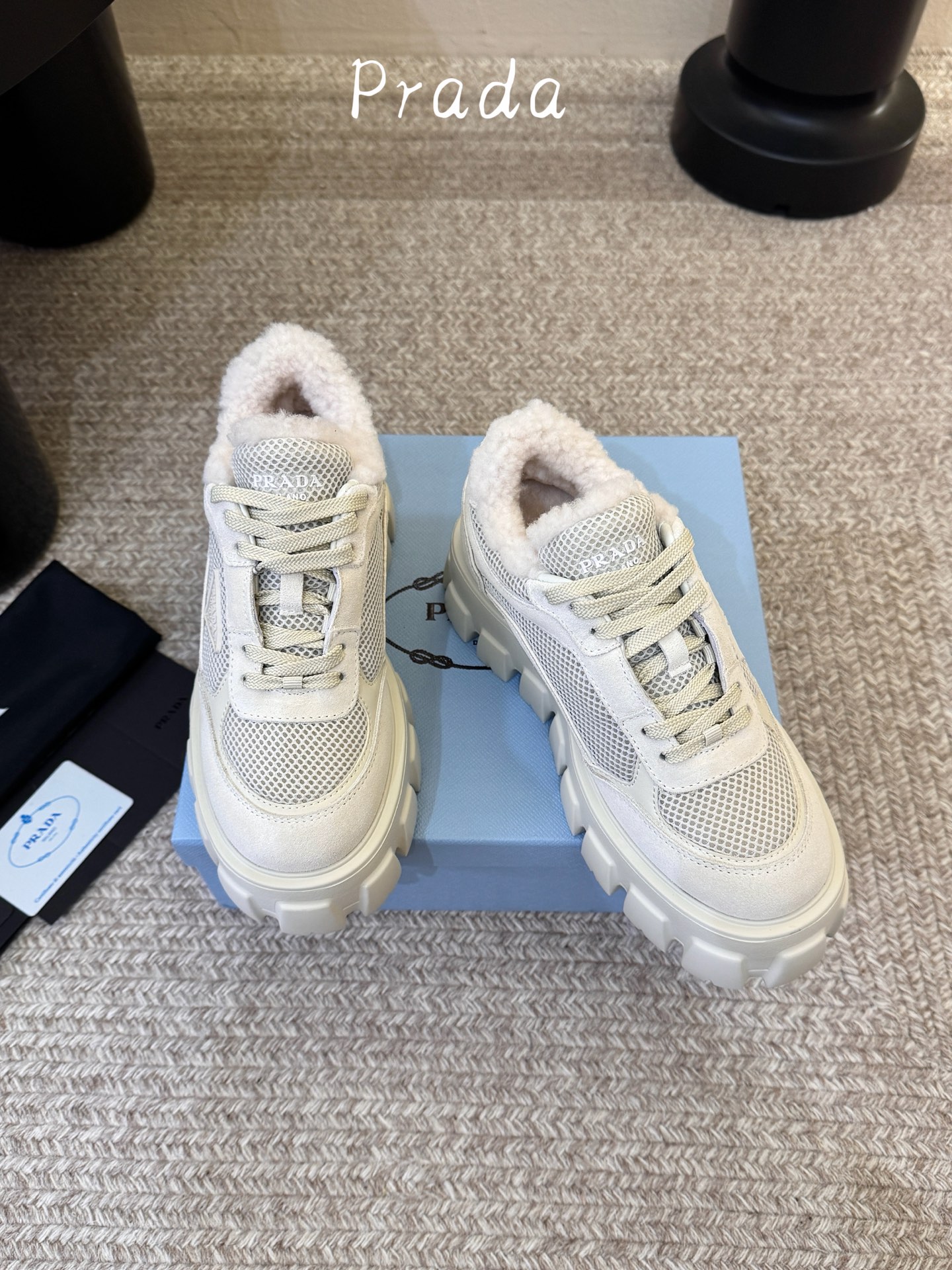 毛里 Prada 普拉达 26Fw秋季新款Monolith绒面皮革与网眼织物运动鞋超软松糕厚底系带网面休闲鞋 这款前卫新