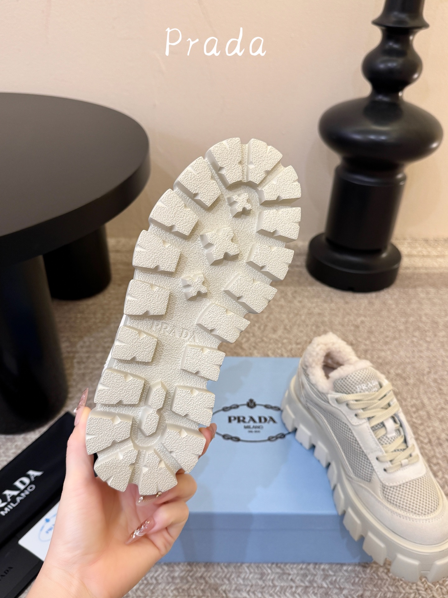 毛里 Prada 普拉达 26Fw秋季新款Monolith绒面皮革与网眼织物运动鞋超软松糕厚底系带网面休闲鞋 这款前卫新