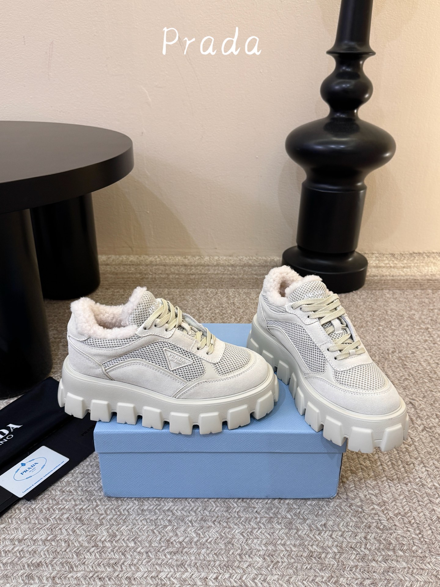 毛里 Prada 普拉达 26Fw秋季新款Monolith绒面皮革与网眼织物运动鞋超软松糕厚底系带网面休闲鞋 这款前卫新
