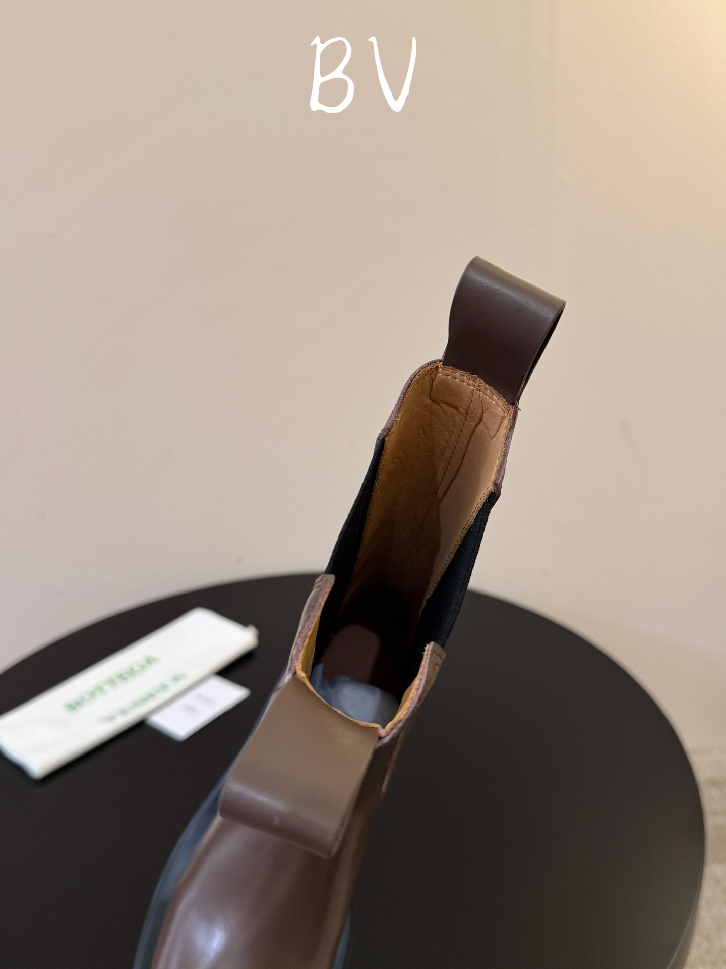 Bottega Veneta葆蝶家最新款厚底切尔西靴 超多明星网红种草 经典BV切尔西靴 圆润大头鞋型 自带极简高级调性
