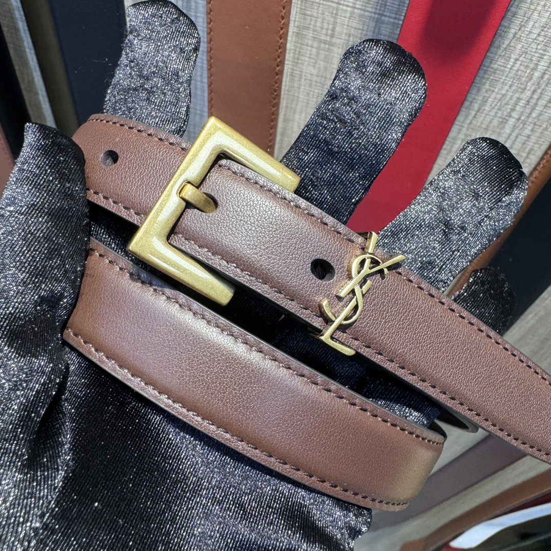 圣罗兰新款红檀色