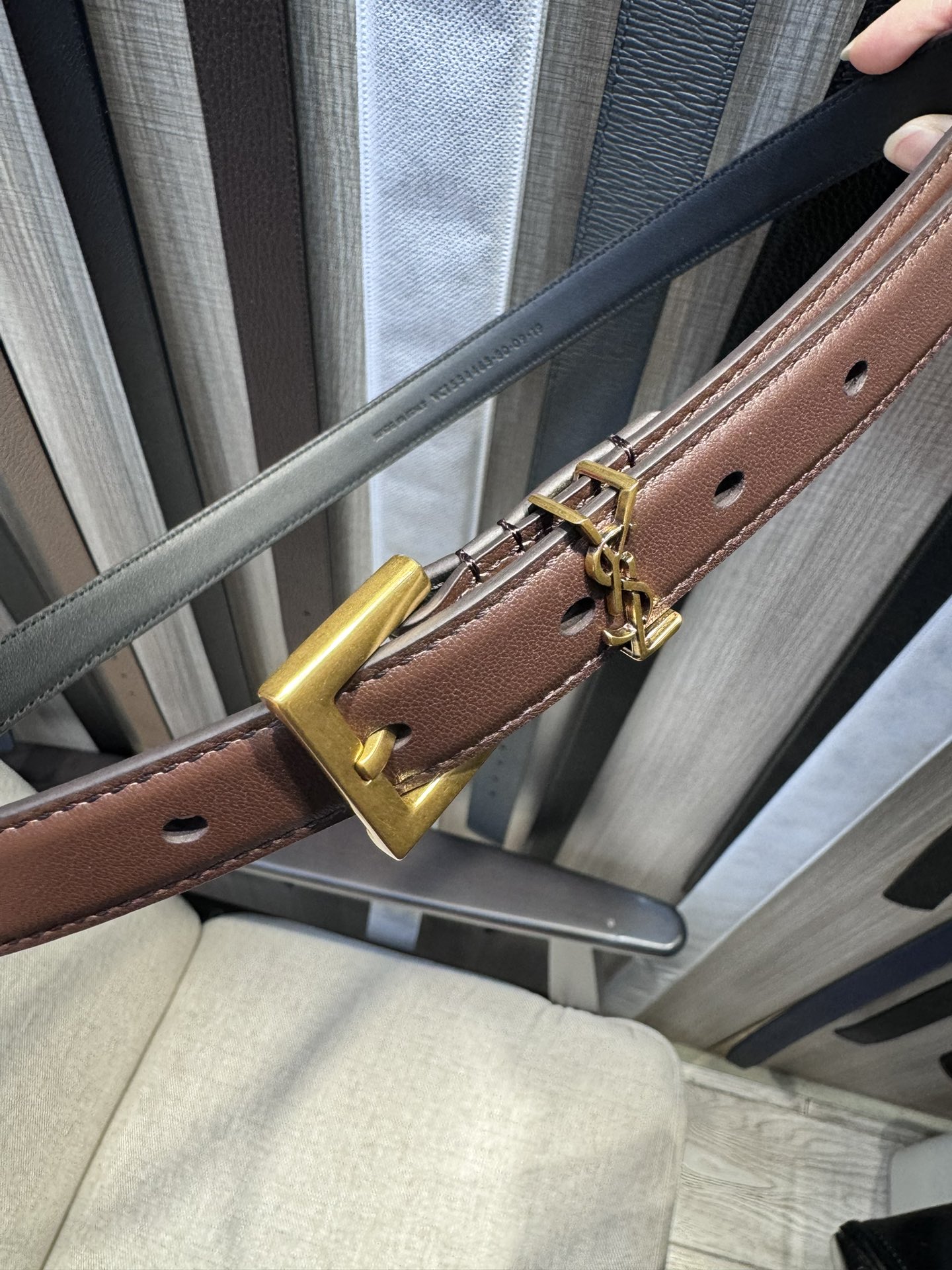 圣罗兰新款红檀色