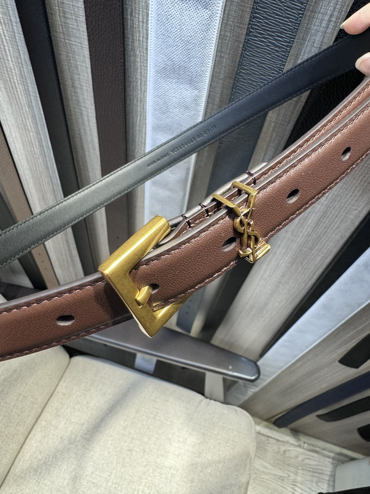 圣罗兰新款红檀色