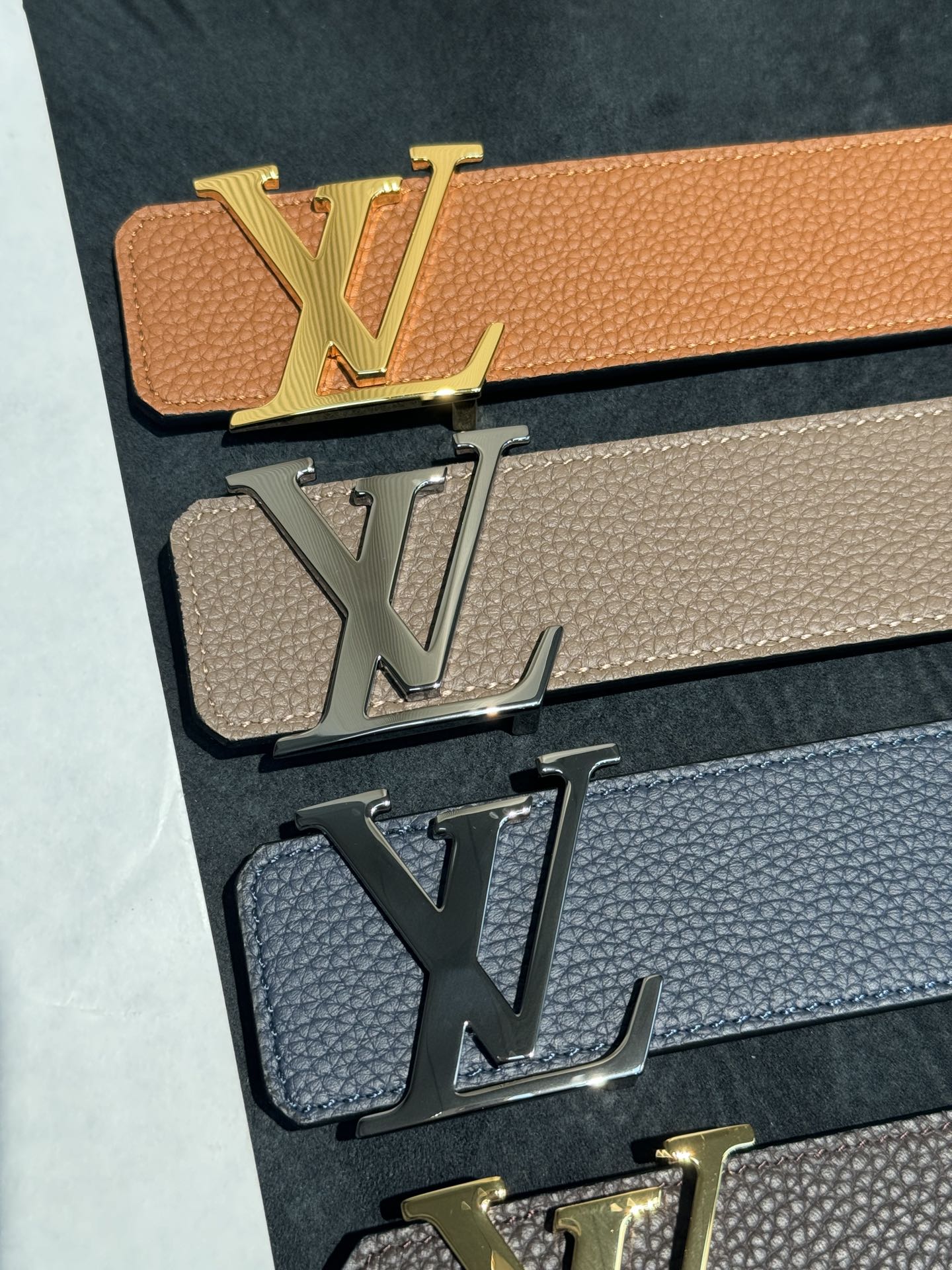 Louis Vuitton 代购级 LV 奢华款现代Taurillon皮革