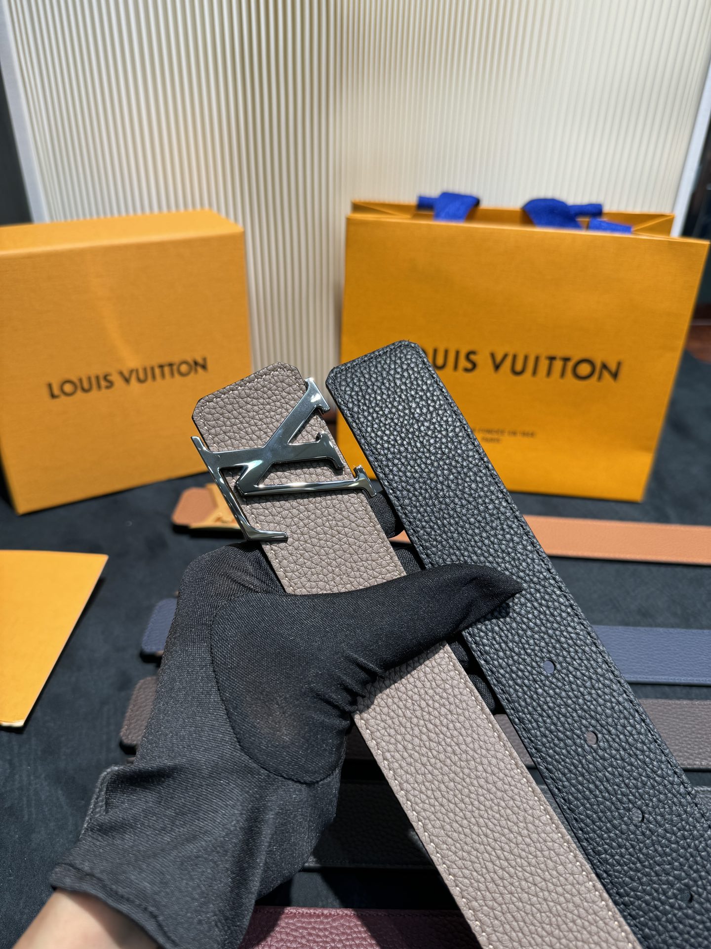 Louis Vuitton 代购级 LV 奢华款现代Taurillon皮革